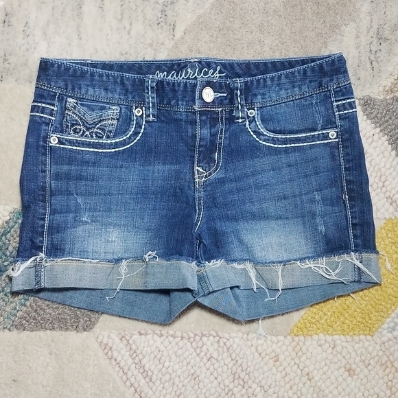 Maurices Cuffed Jean Shorts 5/6 - Picture 1 of 3